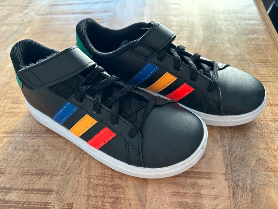 Adidas Schuhe Größe 33 in Pirmasens