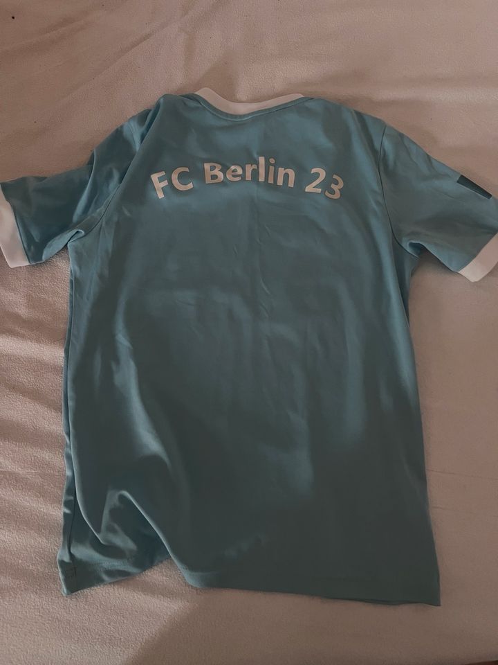 Adidas Kinder Trikot Größe 152 164 babyblau in Berlin