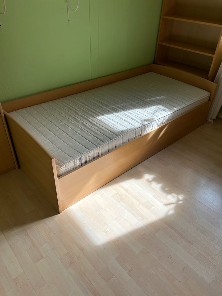 Kinderzimmer Möbel mit Bett in Mühltroff