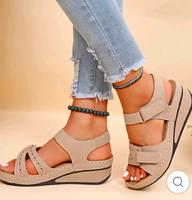 SANDALEN NEU 37 beige hochwert. PU -Leder Bayern - Eichenau Vorschau