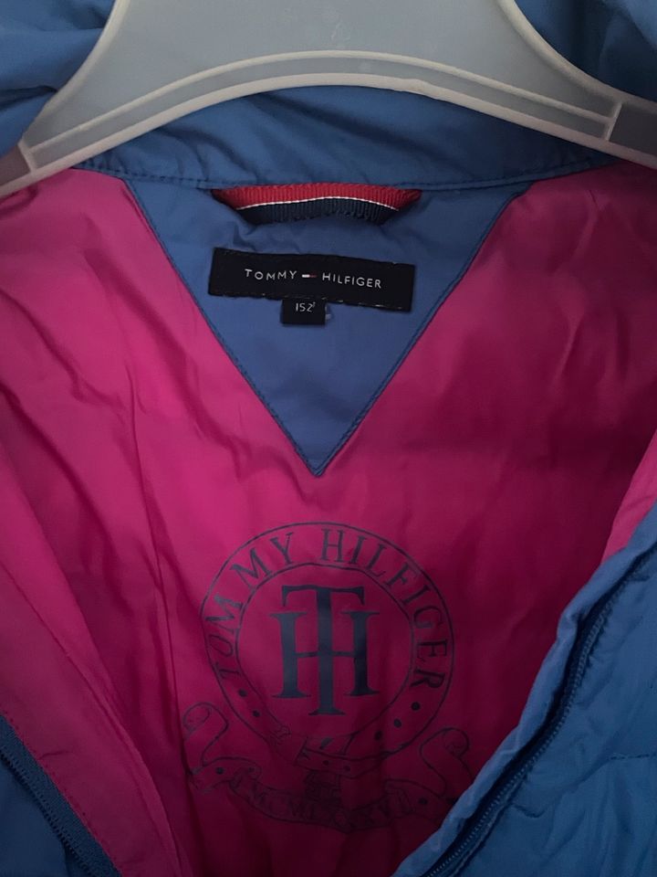 Tommy Hilfiger Daunenjacke blau Größe 152 in Herford