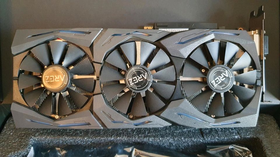 AREZ Strix Radeon RX Vega 56 8GB in Düsseldorf