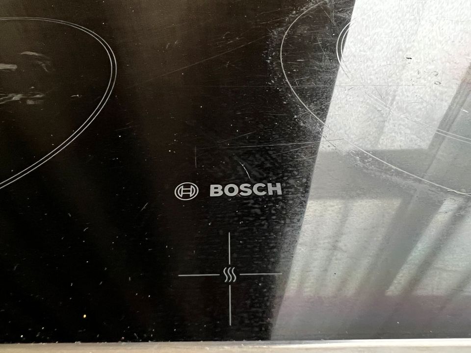 Bosch Backofen HEF133BS0 und Ceranfeld in Oberhausen