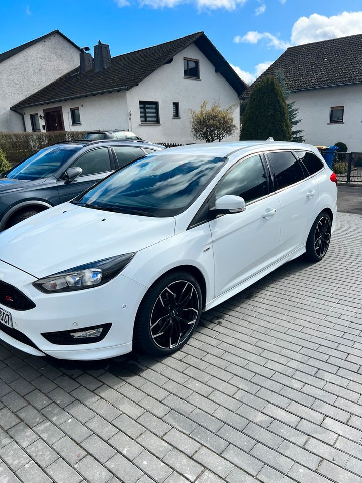 Ford Focus Mk3 ST Line in Stadtallendorf