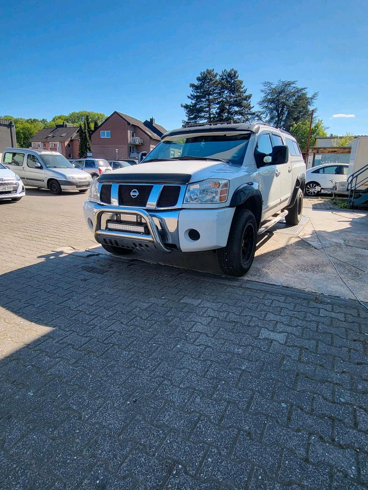 Abbildung des Autos Nissan Titan V8