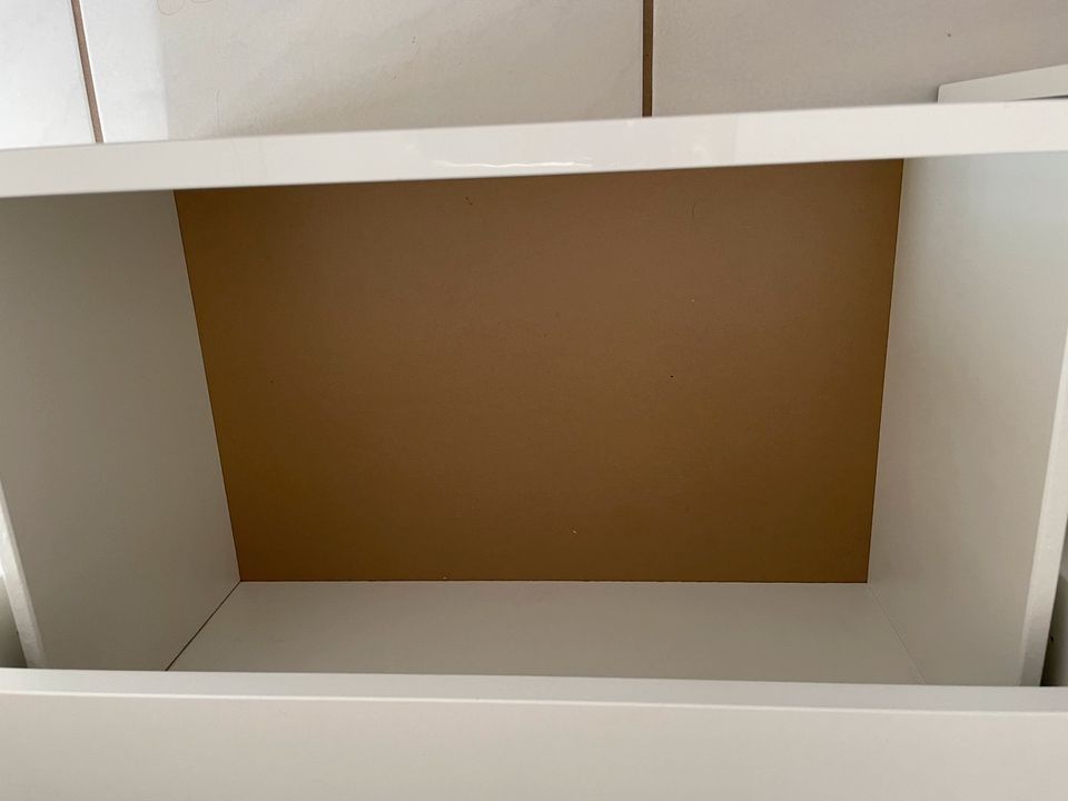 IKEA Bästa TV Schrank mit Glasplatte + 2 Schubladen weiß glänzend in Coburg