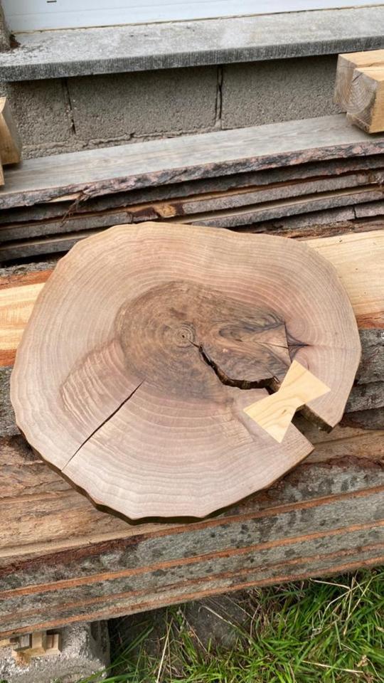 Baumscheiben, Holzscheiben sägerau oder gehobelt mit Waldkante in Usingen