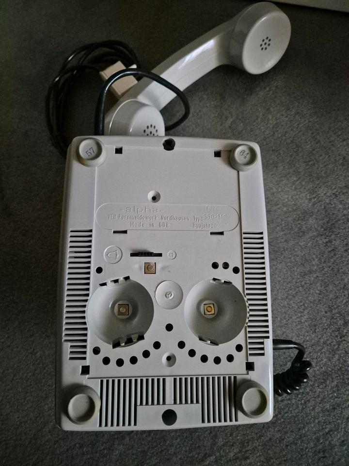 Altes Telefon Alpha DDR Schnurtelefon mit Wählscheibe 07/1988 in Sankt Augustin