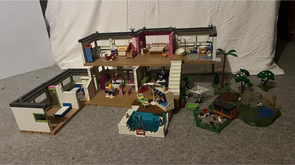 Luxusvilla Playmobil mit Licht & Einrichtung in Schmalfeld