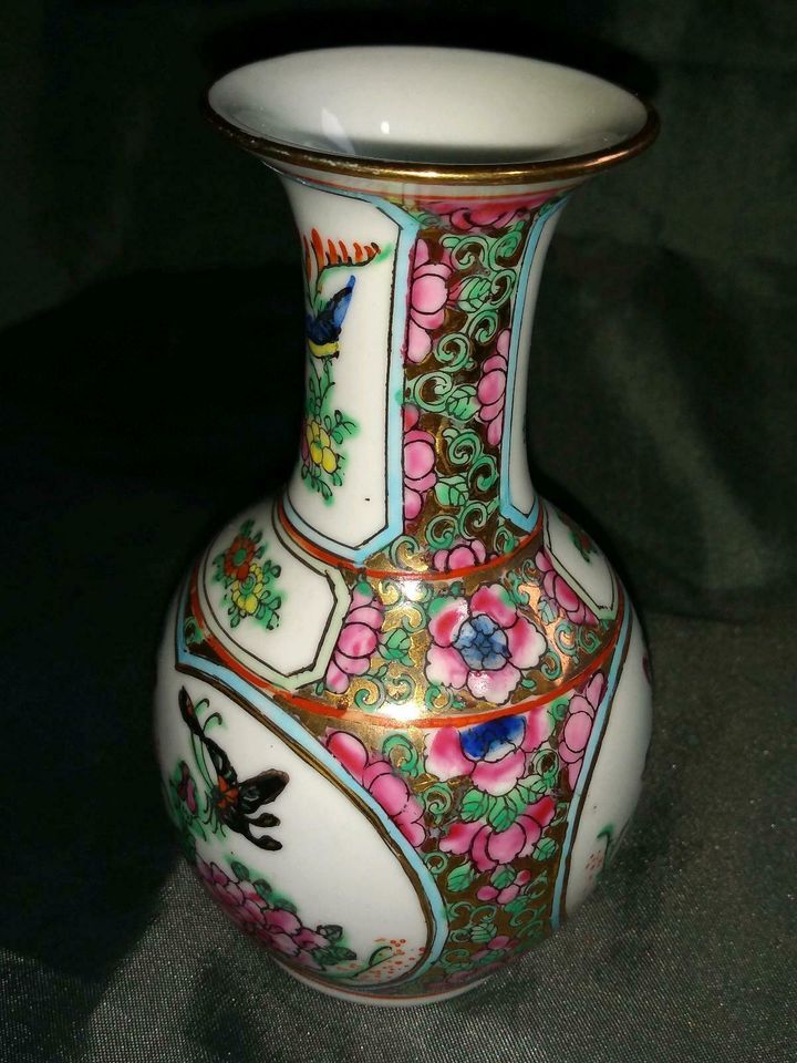 Feine Chinesische Porzellan Vase Asiatika Gemarkt Famille Rose in Schönwalde (Vorpommern)