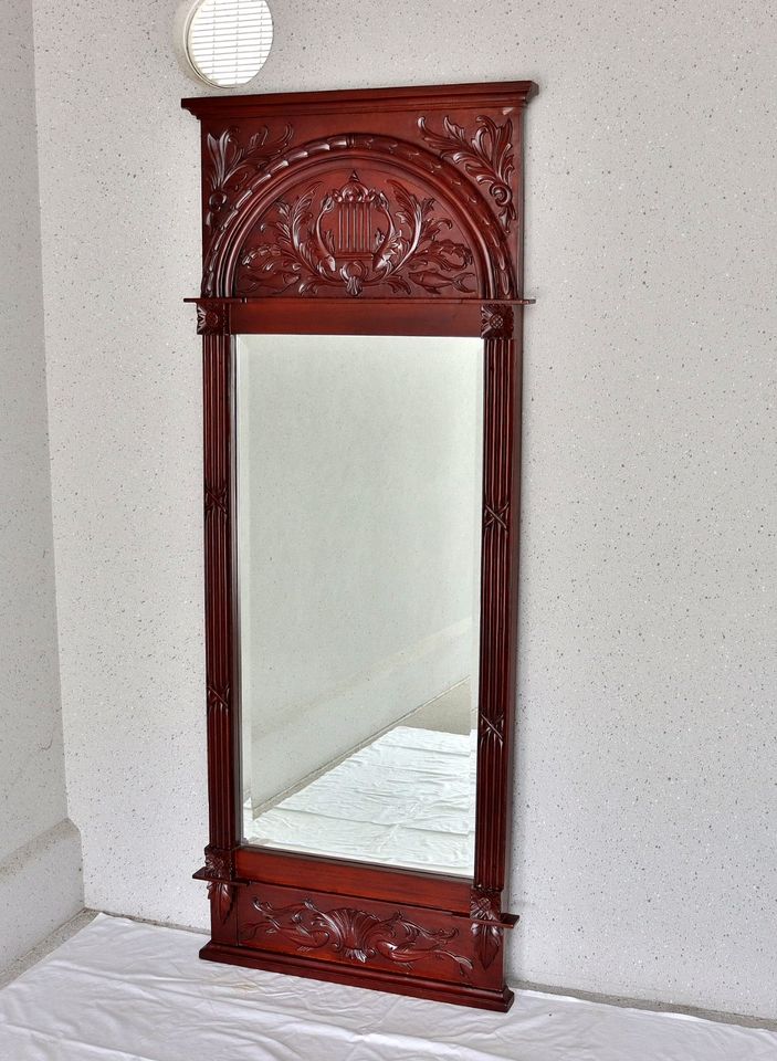 Wandspiegel/Portalspiegel „CHIPPENDALE“ Mahagoni Facettenglas ne in Weißenfels