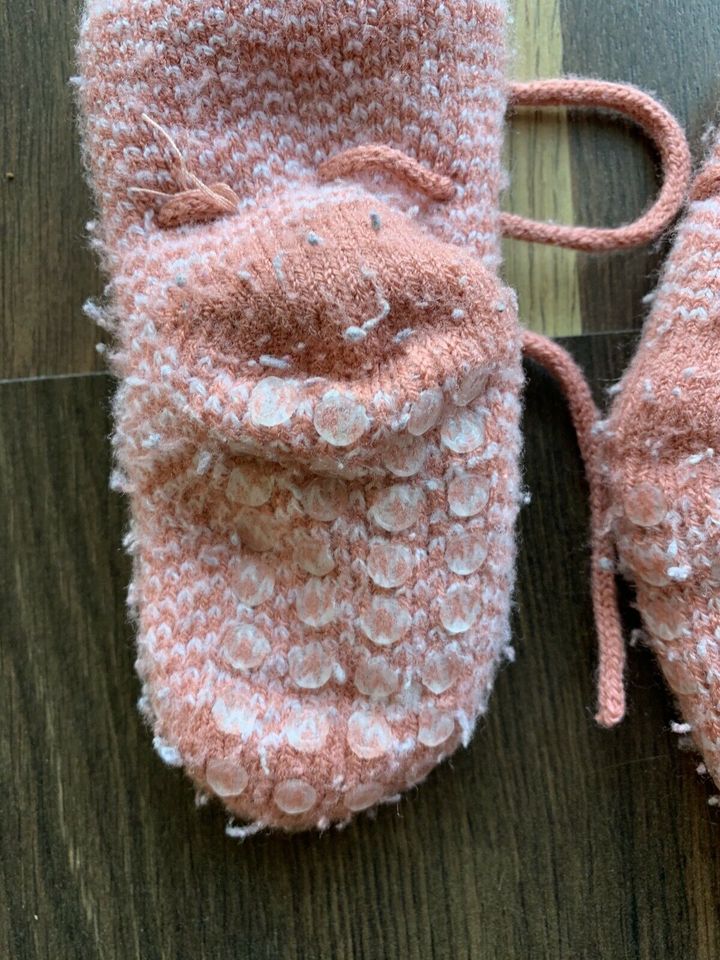 Baby Socken Strümpfe Mädchen Stoppersocken in Willingshausen