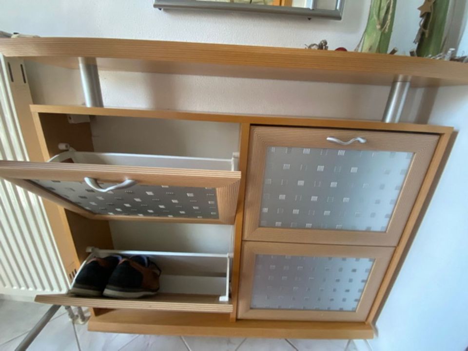 Garderobe mit Schuhschrank und Spiegel in Oberbergkirchen