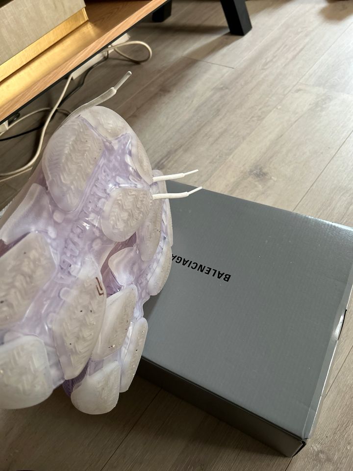 Balenciaga triple s sneaker  gr. 37 weiß Pastell töne in Düren