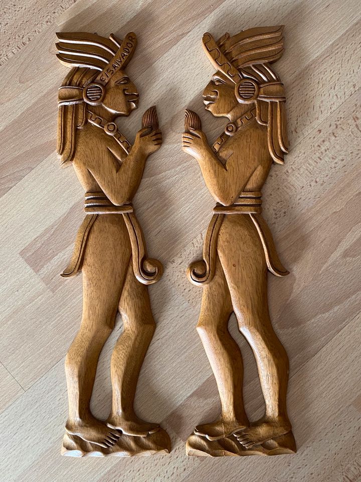 Holzfiguren „Häuptlinge“ zum Aufhängen aus El Salvador in Leverkusen