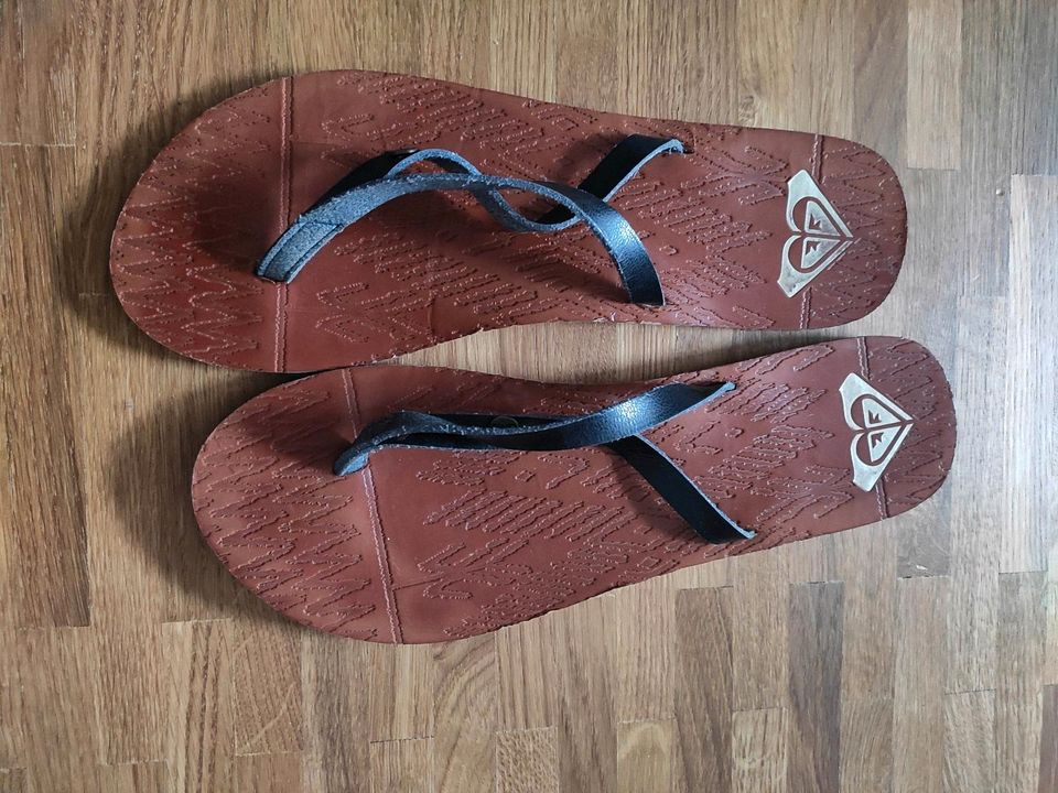 Roxy FlipFlops braun mit schwarzem Lederriemen 27 cm in Aschaffenburg