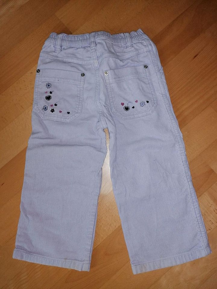 Cordhose H&M Gr 98 in Undenheim