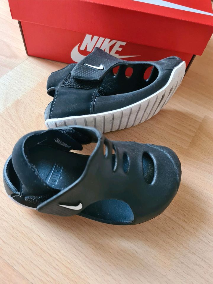 Nike Sandalen / Gr. 23,5 in Oberderdingen