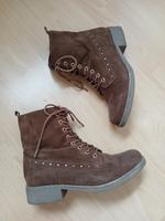 Stiefelette cognac braun Nieten gold Schnürung Stiefel Absatz 40 Niedersachsen - Lachendorf Vorschau
