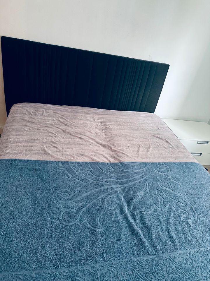 Bett zu verschenken ohne Matratze 200 x 180 in Bielefeld