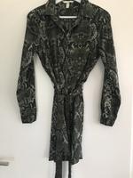 Blusenkleid Schlangenprint Khaki  xs 34 Frankfurt am Main - Harheim Vorschau