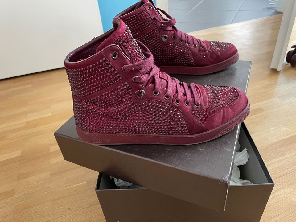 Rote GUCCI Sneaker mit Swarovski Kristallen in München