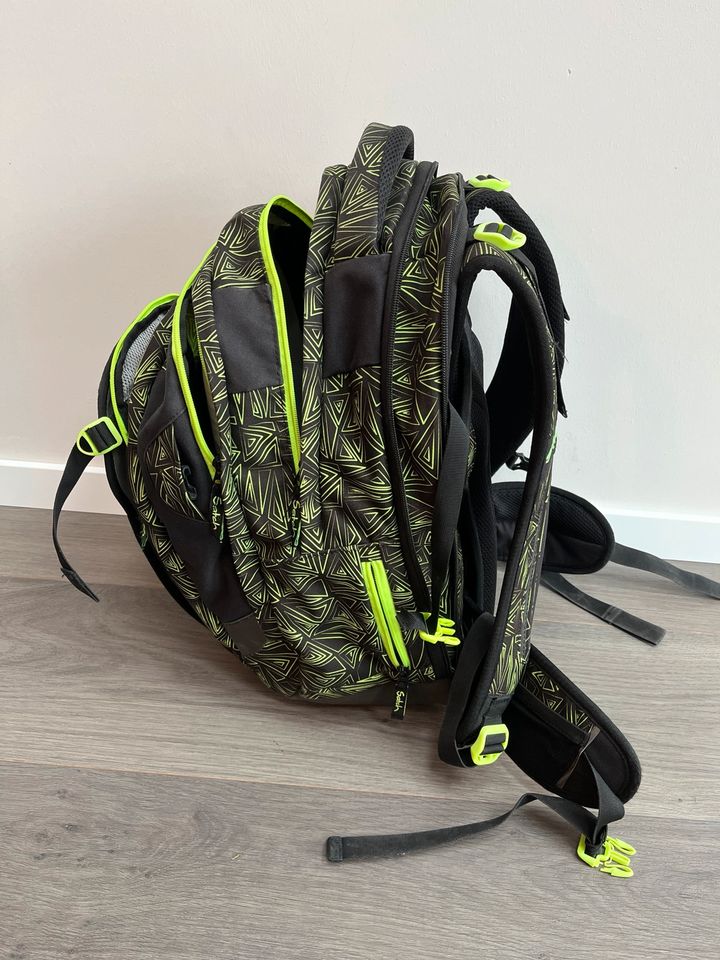 Satch Schulrucksack schwarz/neon gebraucht, guter Zustand in Dermbach