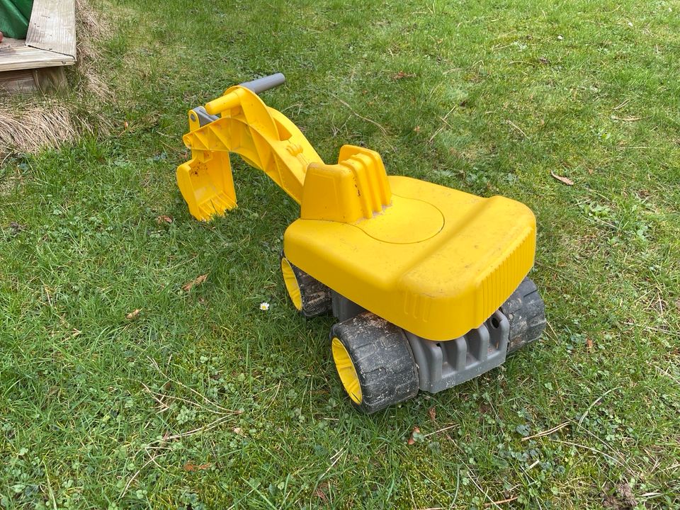 Bagger von BIG für den Sandkasten in Burscheid