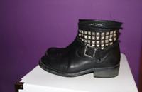 Akira Bikerstiefel mit Nieten schwarz 39 Berlin - Lichtenberg Vorschau