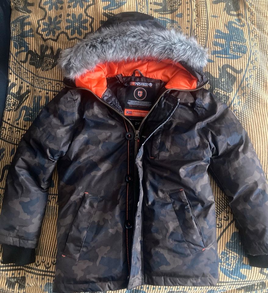 Dicke Winterjacke Gr.140/146 Pelzkragen in Berlin