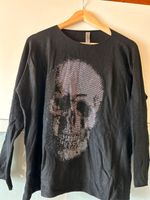 Pullover Pulli neu schwarz Totenkopf Glitzer Gr 42 Nordrhein-Westfalen - Lindlar Vorschau