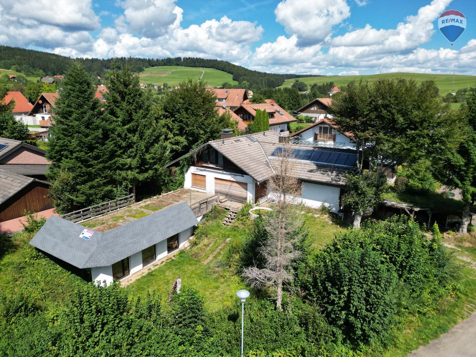 Schön  gelegenes  EFH im Grünen  mit Schwimm- bad und viel Potenzial zum Traumhaus! in Herrischried