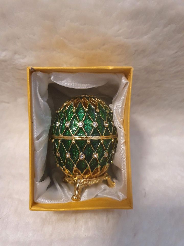 Emailliertes Faberge Ei in Bogen Niederbay