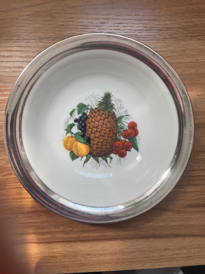 Fürstenberg Porzellan Schale Motiv Ananas mit  Feinsilberauflage in Berlin