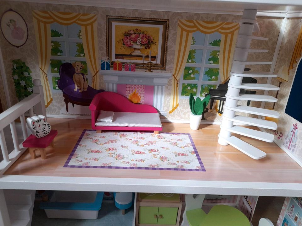 Barbie-/Puppenhaus aus Holz in Pink inkl. Möbel in Potsdam