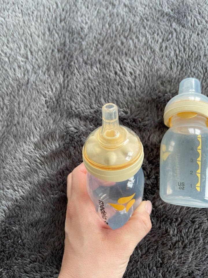 2x Medela Calma Trinkflasche (Anti-Koliken) in Berlin