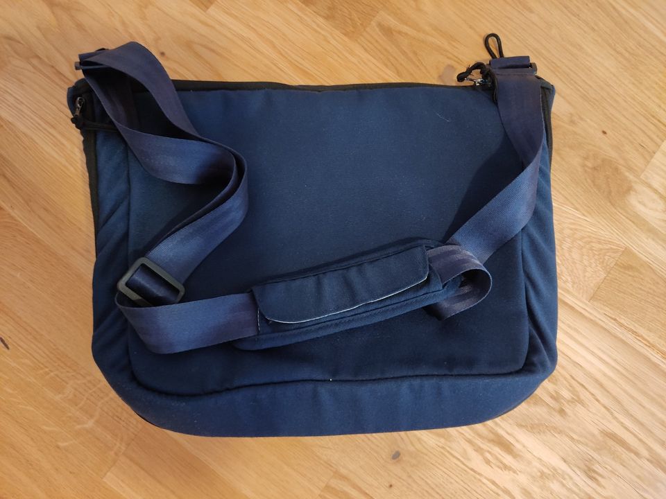 Joolz Wickeltasche blau blue navy neuwertig Kinderwagen Geo in Frankfurt am Main