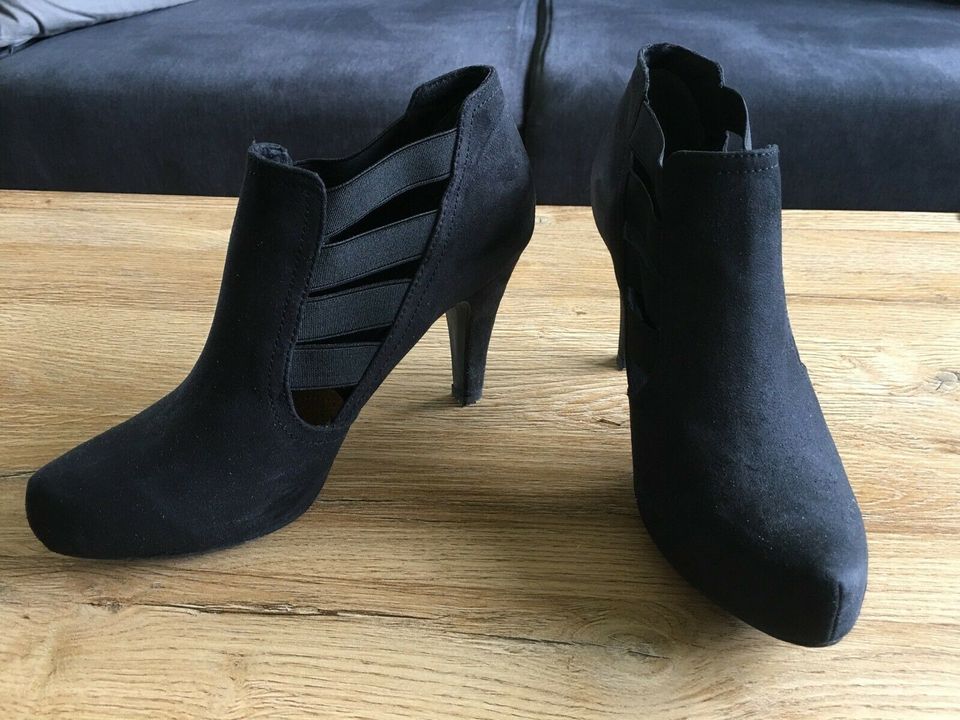 schwarze Wildleder Stiefeletten Marco Tozzi in Bielefeld