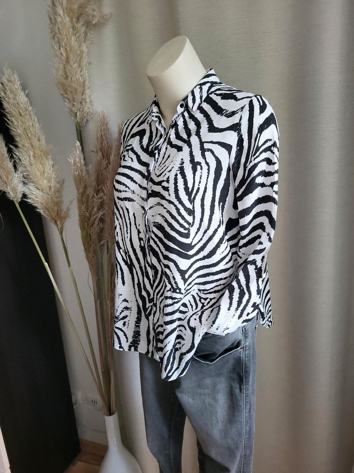 Zara Bluse Oberteil Animalprint Gr.S TOP in Hamburg