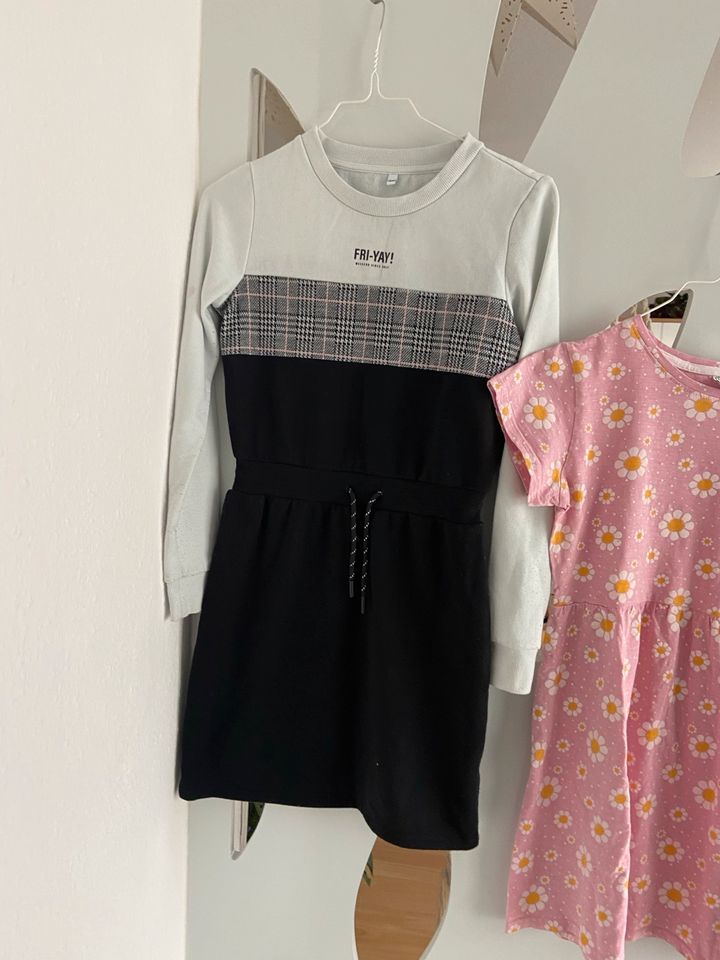 Mädchen Paket Kleider Kleid Pulli Hemd Jeans Gr.146 in Solingen