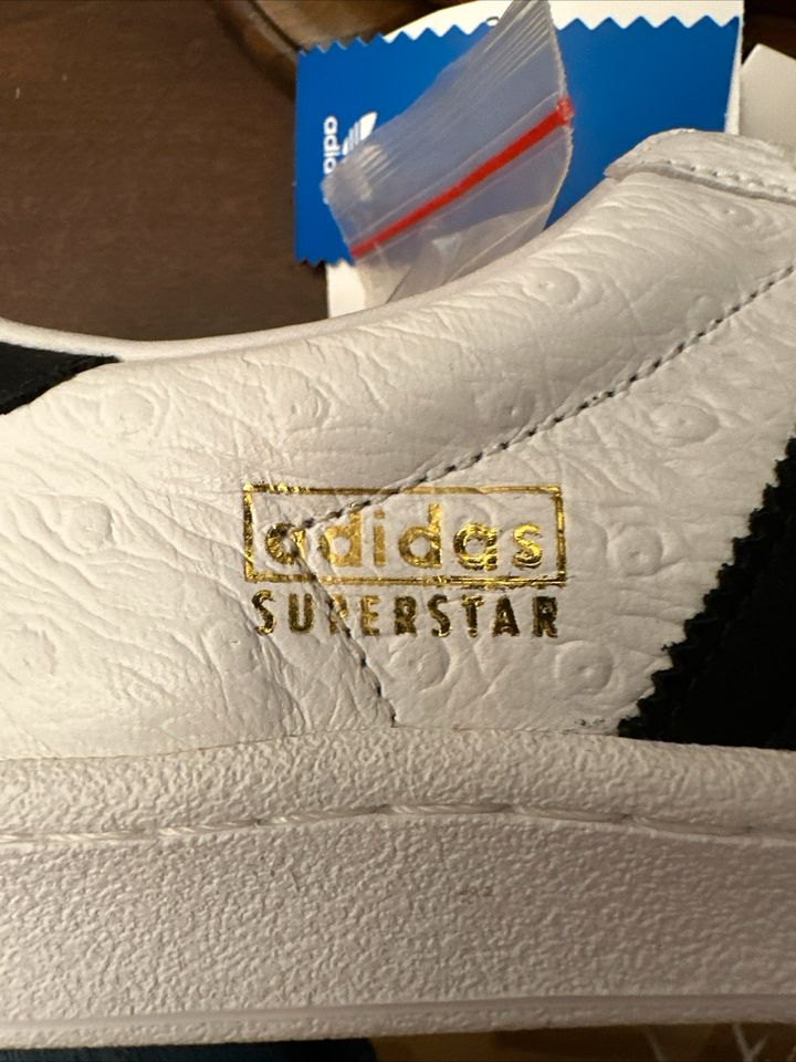 Adidas Superstar Vin 667287 EU 42 2/3, US 9, UK 8,5 in OVP in Hamburg