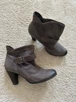 Stiefeletten Tamaris Größe 38 Wildleder grau Niedersachsen - Blender Vorschau