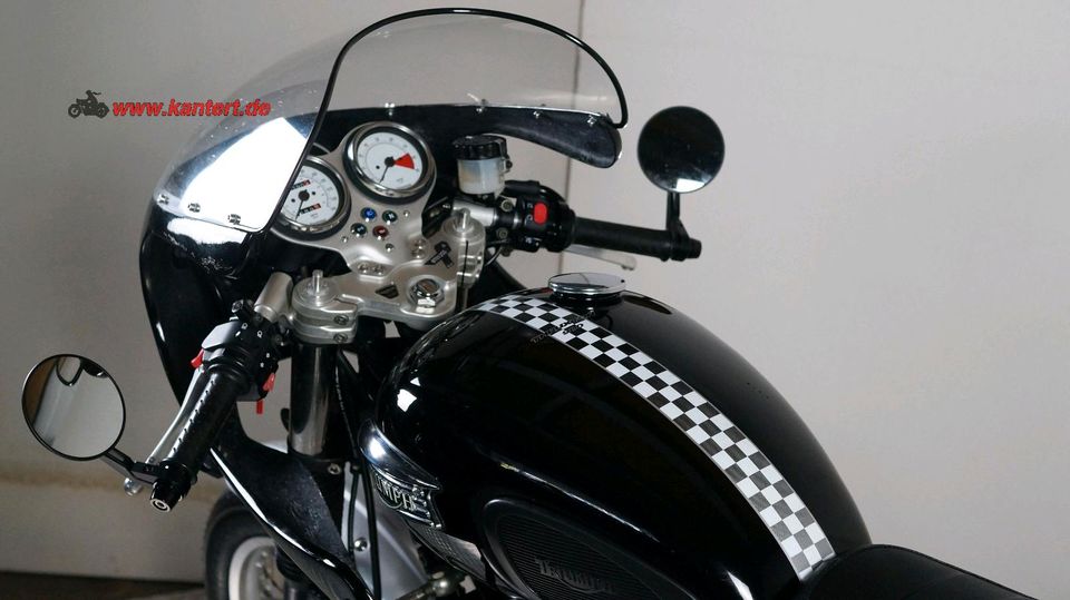 Triumph Thruxton 900 mit Normen Hyde Verkleidung in Willich