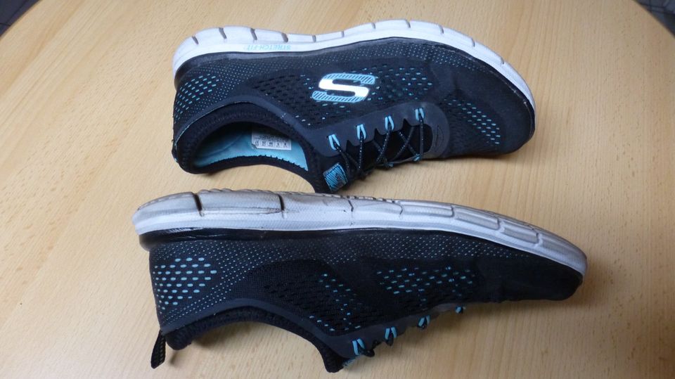 Skechers Memory Foam Damenschuh, Gr. US 8, EU 38, getragen in Kleinmachnow