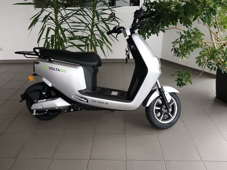 VoltaGo E-Roller / Mofa für 2 Personen NEU 25/45km/h, Home-Charging Li-Wechselakku, bis 195km in Meerbusch