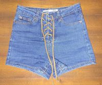 Damen Shorts kurze Jeans Jeansshorts High Waist Gr. XS / 32 / 34 Sachsen-Anhalt - Schönebeck (Elbe) Vorschau
