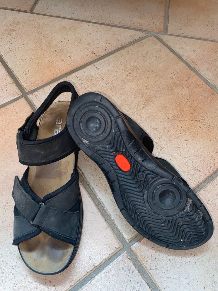 Bequeme schwarze verstellbare ARA Outdoor-Sandalen Gr. 40 in Büdingen