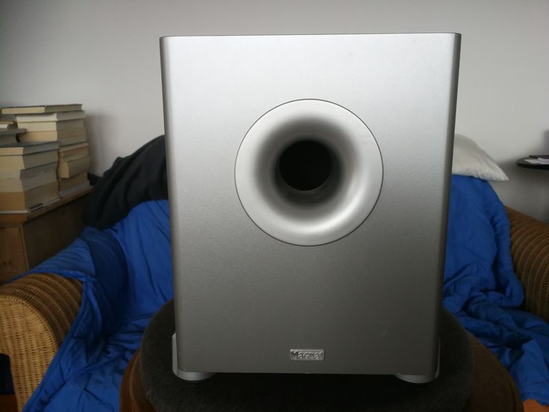 Magnat Subwoofer Symbol 5000 A 115/230V + 2 Front Lautsprecher /L in Friedrichsdorf