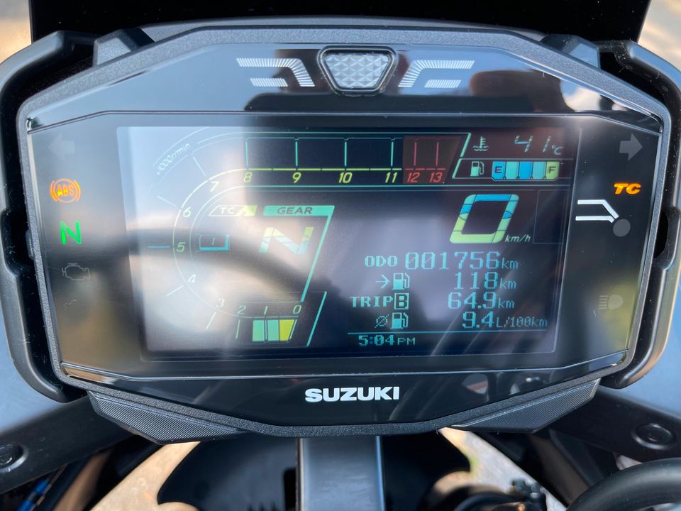 Suzuki GSX-S 1000 S Katana schwarz Zubehör erst 1.859 km wie neu! in Hamburg