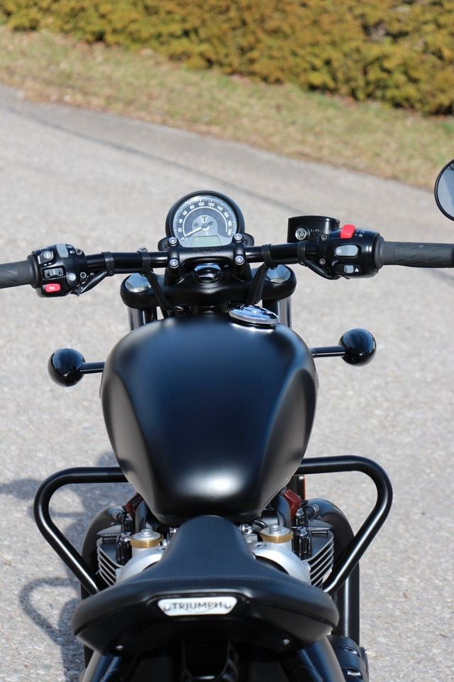 Triumph Bobber Black Top + Bike Ankauf + Finanzierung in Dachau